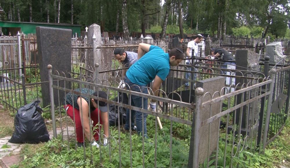 Община горских евреев Москвы провела ежегодную акцию по уборке еврейского кладбища