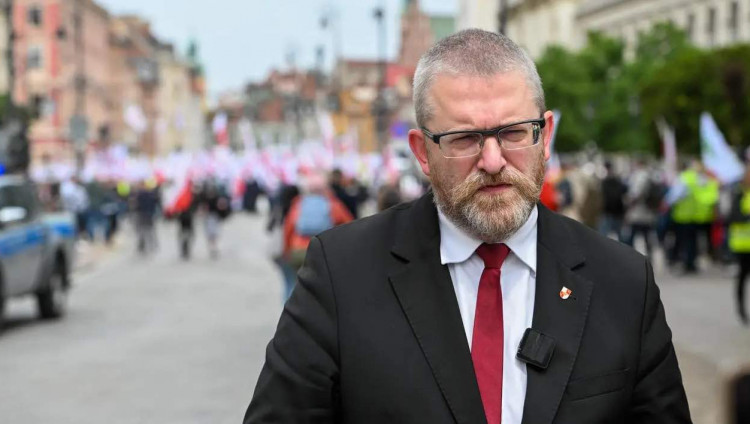 Прокуратура Польши расследует заявление евродепутата Гжегожа Брауна, назвавшего газовые камеры Освенцима «фейком»