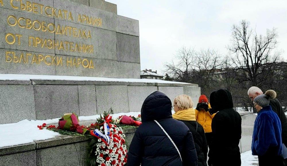 Жертв Холокоста в Болгарии почтили у памятника воинам Советской Армии