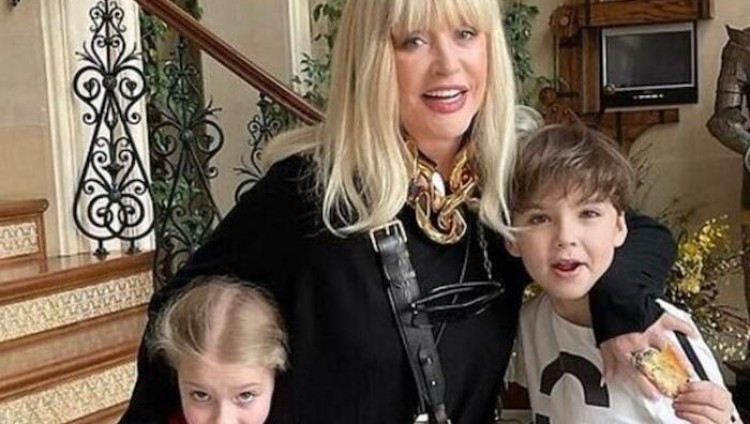 Алла Пугачева снова улетела с детьми в Израиль