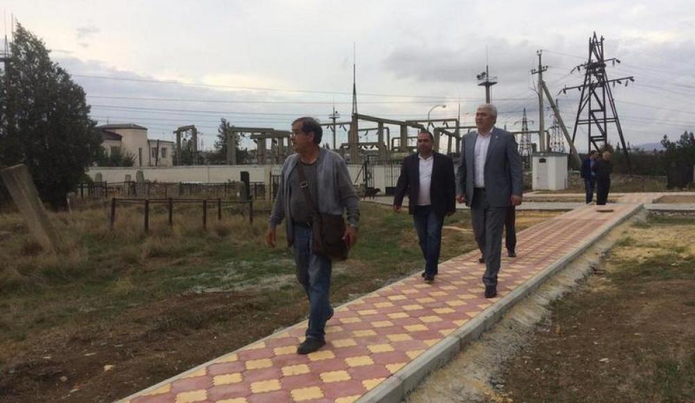 Глава Буйнакска посетил городскую синагогу и еврейское кладбище