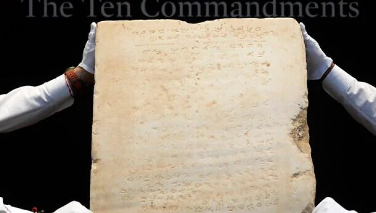 1500-летняя каменная скрижаль с 10 заповедями продана на Sotheby's за $5 млн