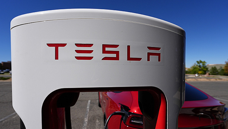 Tesla открыла в Израиле точки зарядки нового поколения