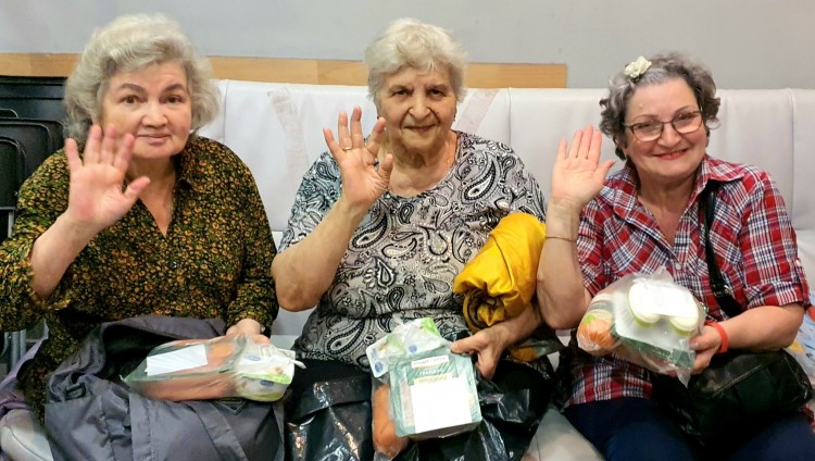 Продуктовая помощь от еврейского мецената для подопечных социальных программ РЕК