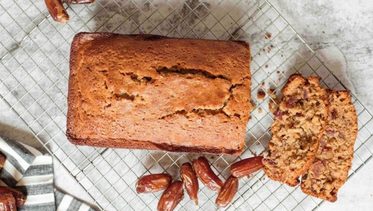 Готовим к Ту би-Швату: медовый кекс с финиками и орехами