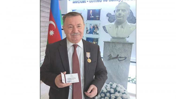 Наджафгулу Наджафов награжден медалью «150-летие Азербайджанской национальной печати»