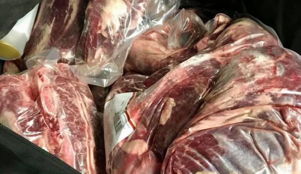 Израильтянин пытался ввезти в Киев из Лондона 150 кг сырого мяса 