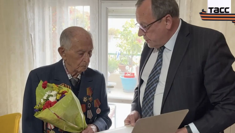 Посол РФ в Израиле поздравил с Днем Победы 101-летнего ветерана ВОВ