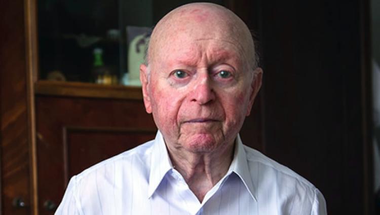 Умер глава Ассоциации переживших Холокост Румынии Янку Цукерман