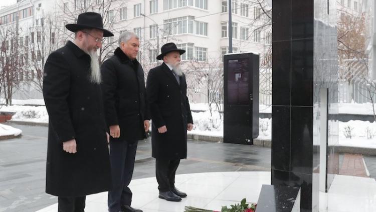 Спикер Госдумы возложил цветы к памятнику Героям сопротивления в концлагерях и гетто