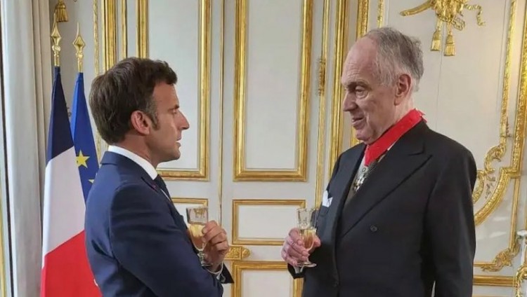 Макрон наградил главу Всемирного еврейского конгресса орденом Почетного легиона