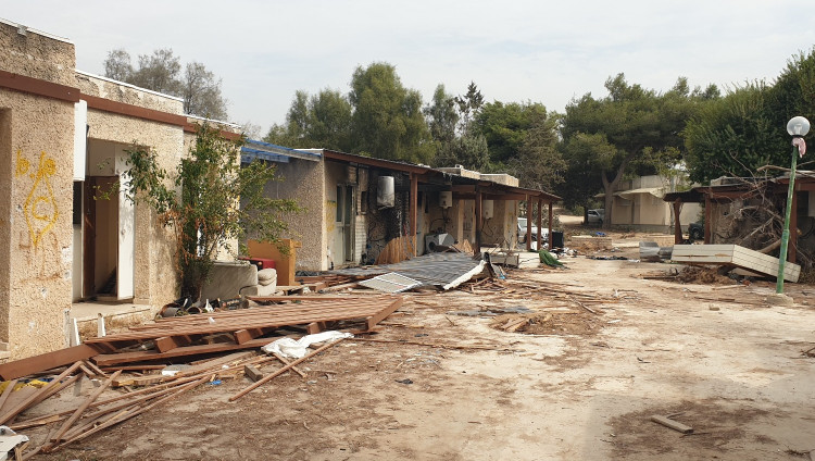 Из досье о причастности сотрудников БАПОР к террору: один участвовал в нападении на Беэри, другой похитил израильтянку