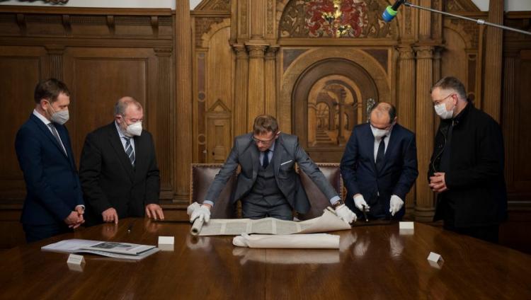 Пережившая Хрустальную ночь Тора возвращена саксонской синагоге