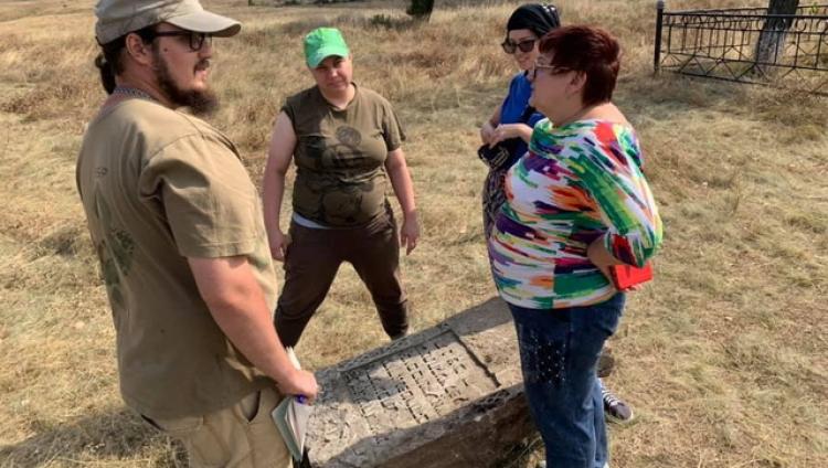 На Днепропетровщине восстановили старое еврейское кладбище 