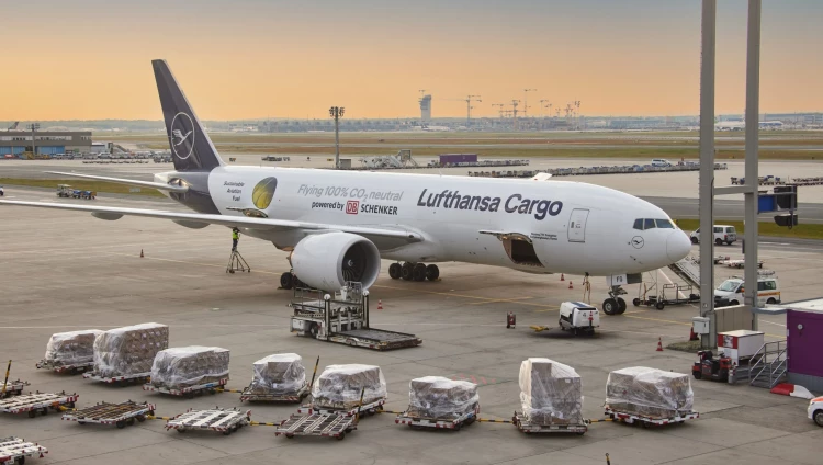 Lufthansa Cargo прекратила доставку военных грузов в Израиль