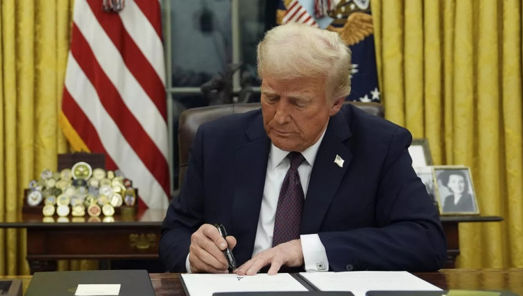 Трамп подписал указ об отмене части санкций против Сирии