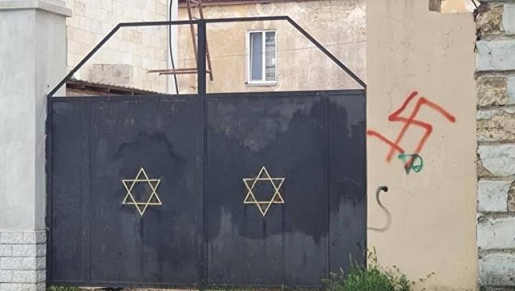 В Николаеве на синагоге нарисовали свастику