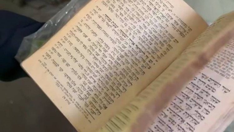 На чердаке Солдатской синагоги в Томске нашли молитвенник, пролежавший там 95 лет