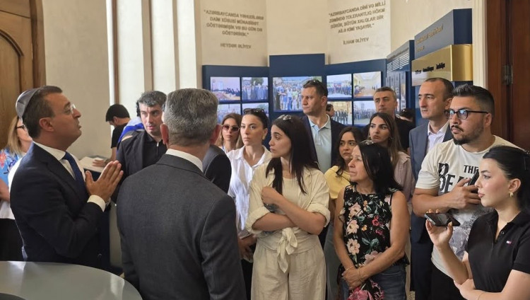В Красной Слободе организовали медиатур в Музей горских евреев для представителей СМИ