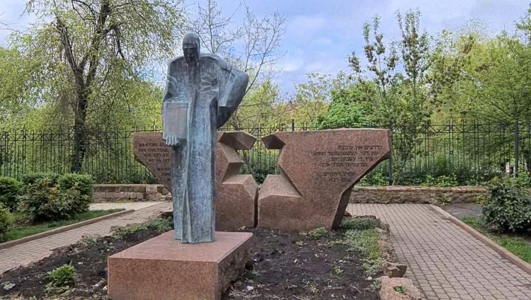 В Молдавии уволили похвалившего Гитлера и Холокост преподавателя лицея