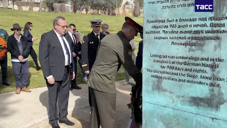 В Иерусалиме возложили венки к мемориалу «Свеча памяти»