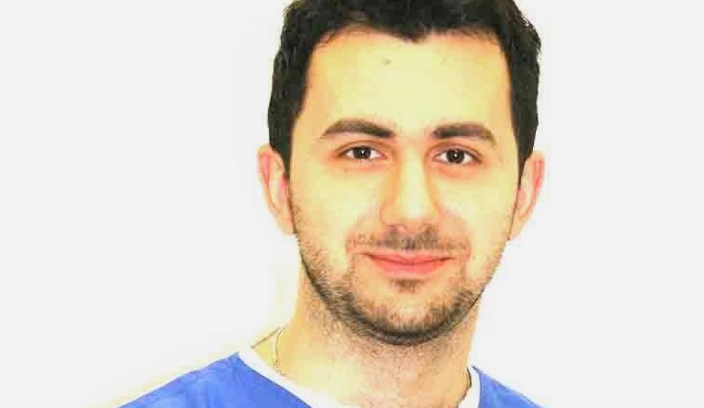 Хирург-стоматолог Намик Давидов: «Многих пациентов успокаиваю не менее получаса...»