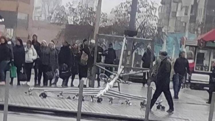 В Днепре задержали злоумышленников, сваливших Ханукию на площади