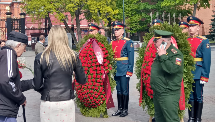 Председатель РЕНКА Москвы принял участие в возложении цветов к Могиле Неизвестного солдата