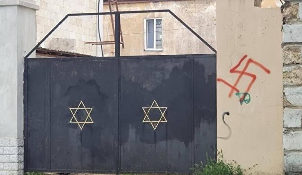 В Николаеве на синагоге нарисовали свастику