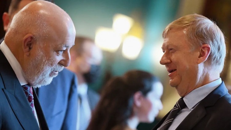 Вексельберг сменил Чубайса на посту сопредседателя Ассоциации развития возобновляемой энергетики