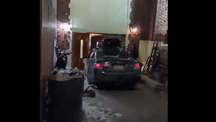 В Нью-Йорке злоумышленник попытался протаранить автомобилем штаб-квартиру Хабада