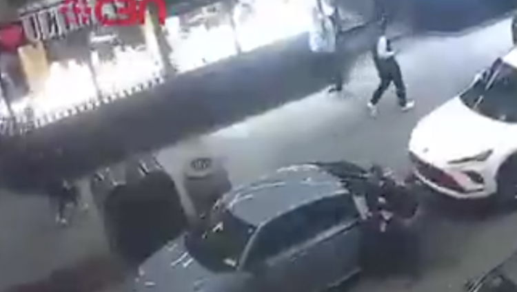 На Манхэттене неизвестная вонзила нож в спину еврею среди бела дня