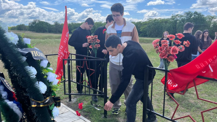 Пятигорские школьники почтили память жертв массового расстрела евреев в 1942 году