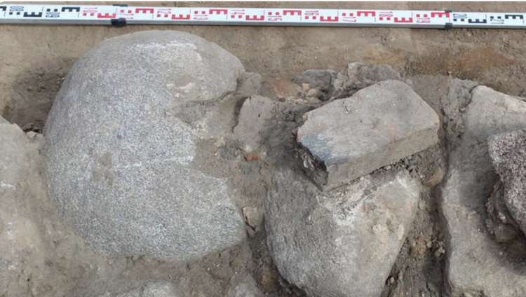 В Волковысском районе Беларуси археологи нашли фундамент синагоги и артефакты XVII–XVIII веков