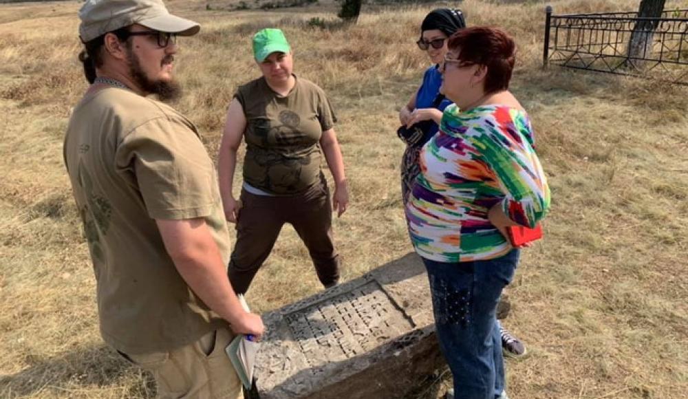 На Днепропетровщине восстановили старое еврейское кладбище 