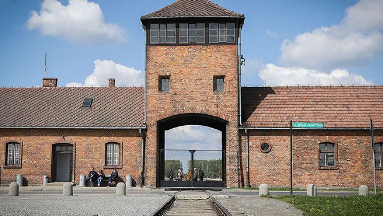 Вандалы оставили антисемитские граффити на территории мемориального комплекса «Освенцим»