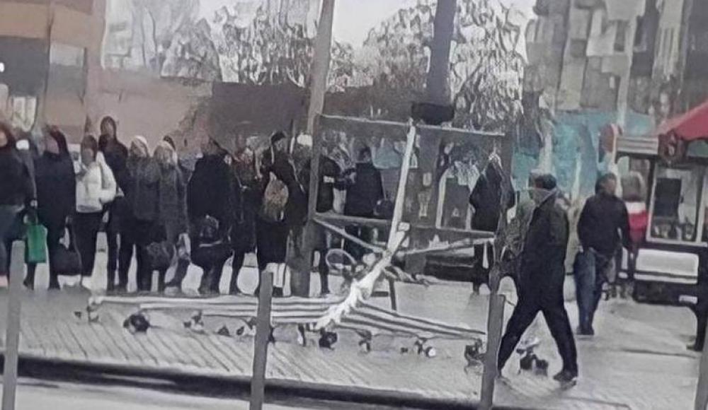 В Днепре задержали злоумышленников, сваливших Ханукию на площади
