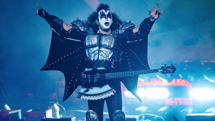 Лидер Kiss предложил почтить память жертв Холокоста рок-фестивалем Never Again