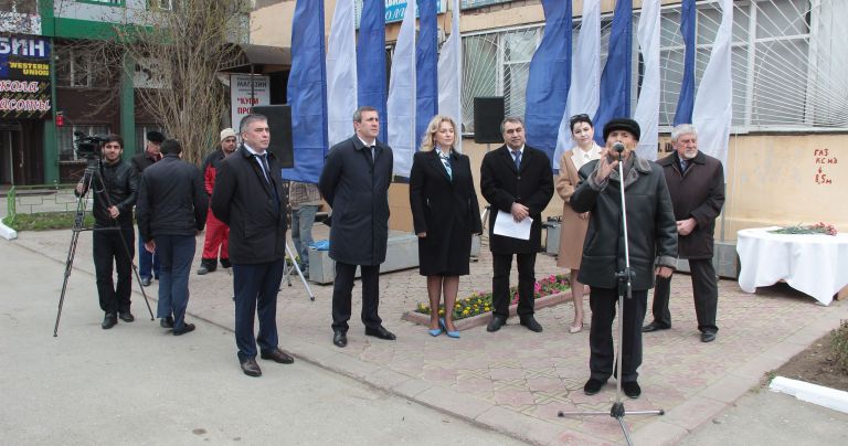В Махачкале установили мемориальную доску памяти музыковеда Манашира Якубова