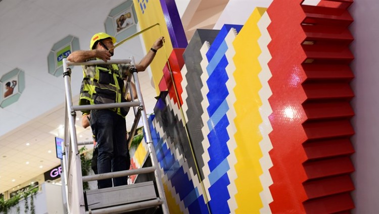 В Тель-Авиве собрали самую большую в мире ханукию из LEGO