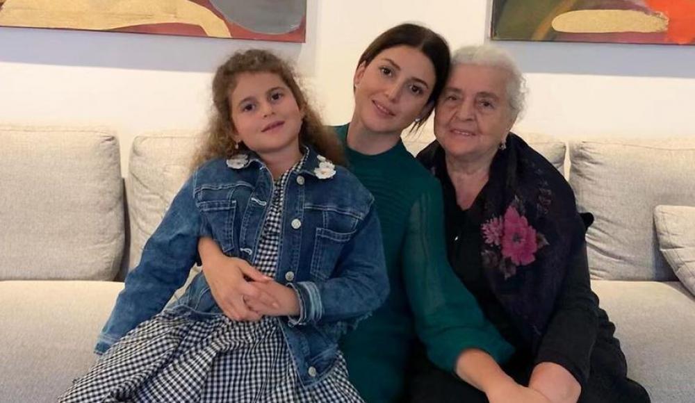 Жасмин показала свою бабушку-красавицу