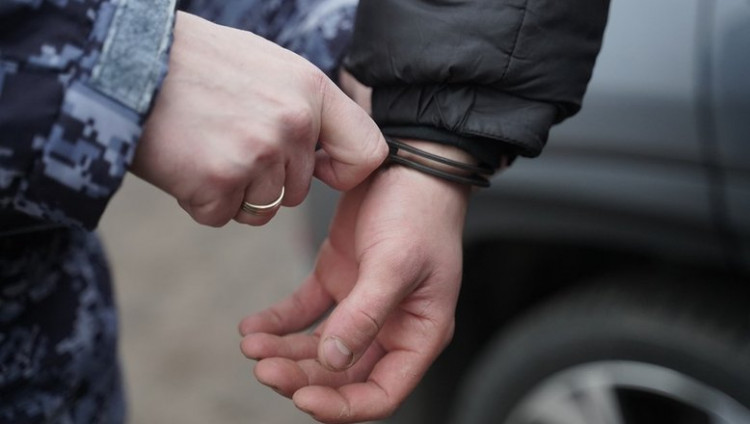 Крымский подросток поджег два автомобиля из ненависти к евреям