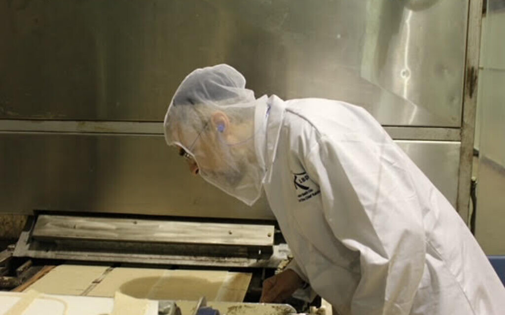 matza-makers-1024x640.jpeg