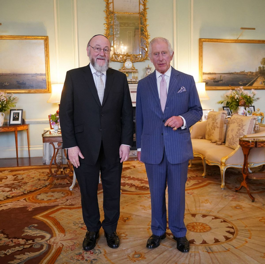 britains-king-charles-iii-receives-chief-rabbi-ephraim-news-photo-1697121717.jpg