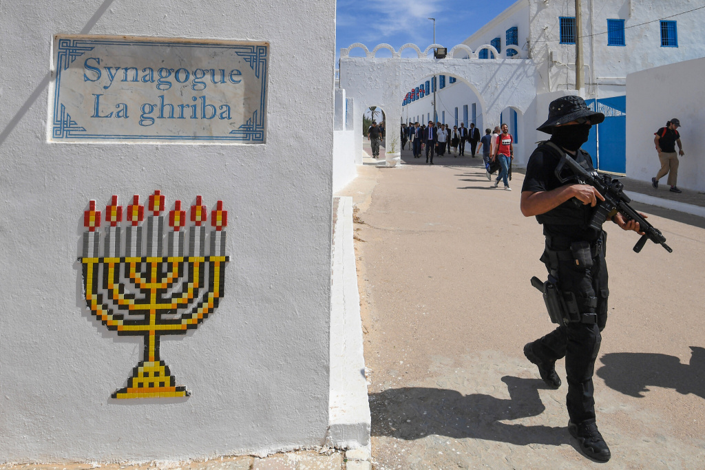 AFP__20240526__34TZ9TN__v2__HighRes__TunisiaFranceUsReligionJudaism.jpeg
