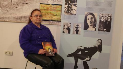 Майя Исааковна в исторической мастерской. Коллекция Ольги Капустиной.jpg Майя Исааковна в исторической мастерской. Коллекция Ольги Капустиной.jpg