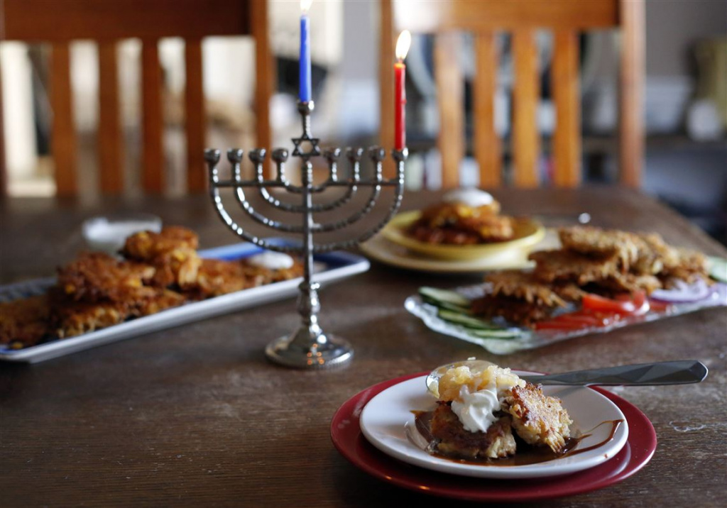 FEA-hanukkah16-latkes.jpg FEA-hanukkah16-latkes.jpg