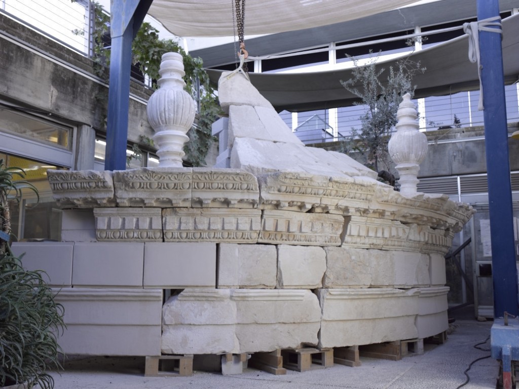Restoration-work-on-the-upper-story-of-Herods-mausoleum-photo-by-Meidad-Suchowolski.jpg Restoration-work-on-the-upper-story-of-Herods-mausoleum-photo-by-Meidad-Suchowolski.jpg