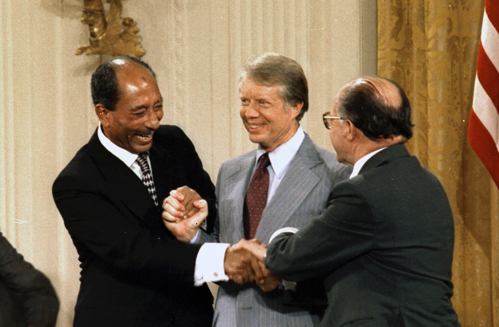 Anwar_Sadat_Jimmy_Carter_Menachem_Begin_sign_Camp_David_Accords-1978.jpg Anwar_Sadat_Jimmy_Carter_Menachem_Begin_sign_Camp_David_Accords-1978.jpg