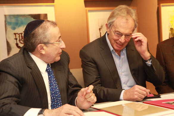 Rabbi_Marvin_Hier_with_Tony_Blair.jpg